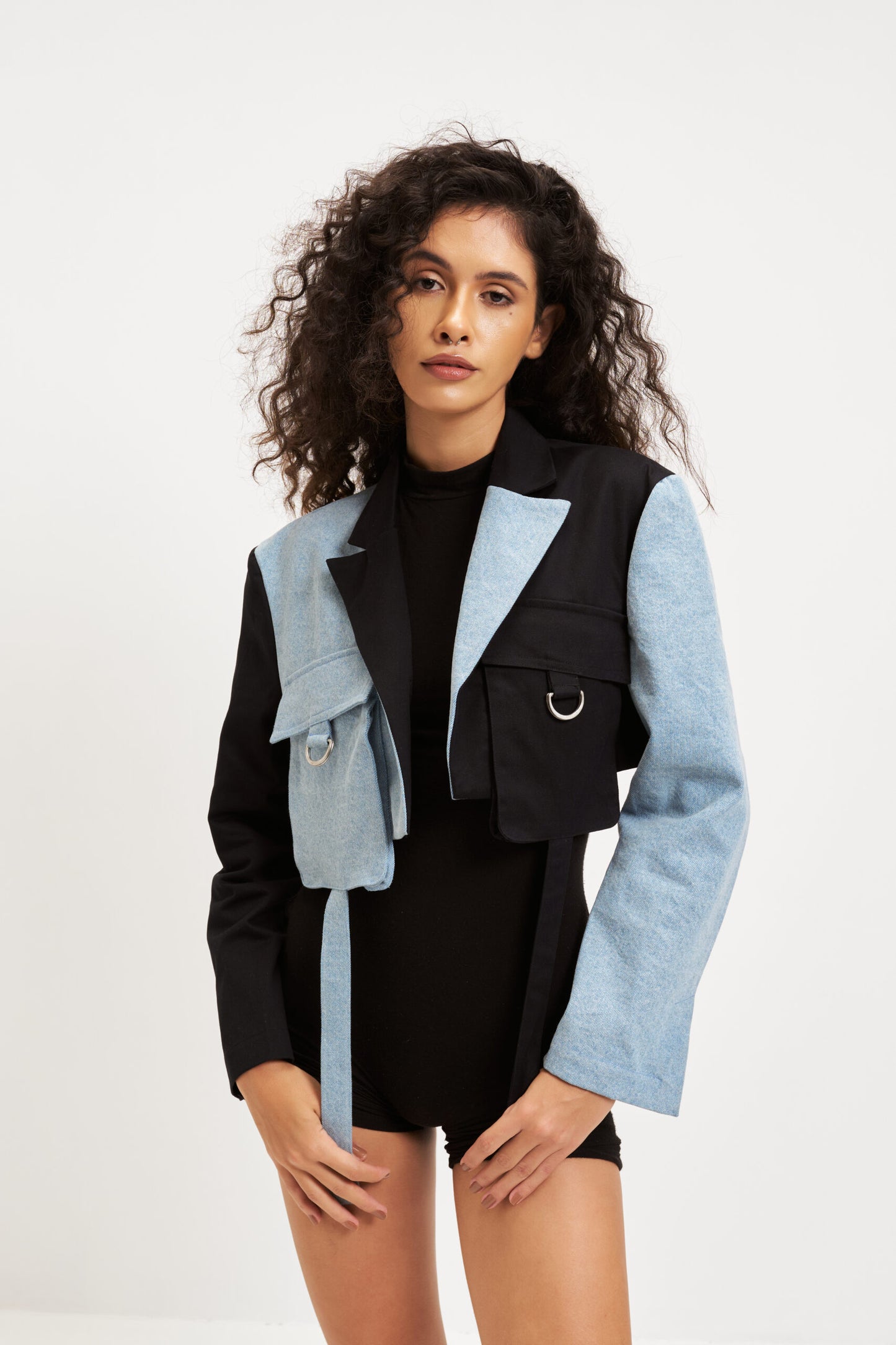 Cropped contrast blazer